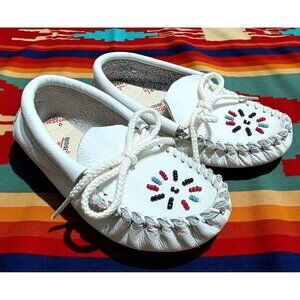 VTG Minnetonka White Leather Moccasins Small Kids 9 Shoes Indian Costume Moc USA